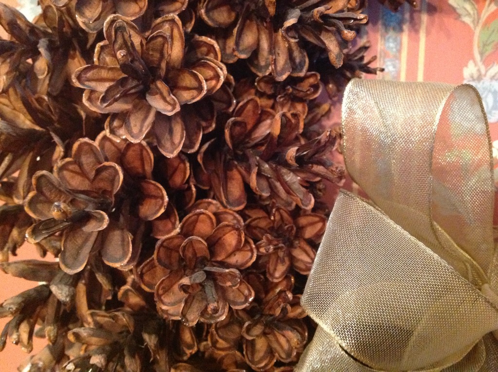 How to make a beautiful PINE CONE WREATH without gluing or wiring